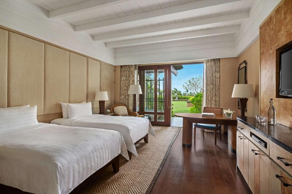 Deluxe Twin Room with Free Roundtrip Caticlan Airport Transfers per night ₱28,700