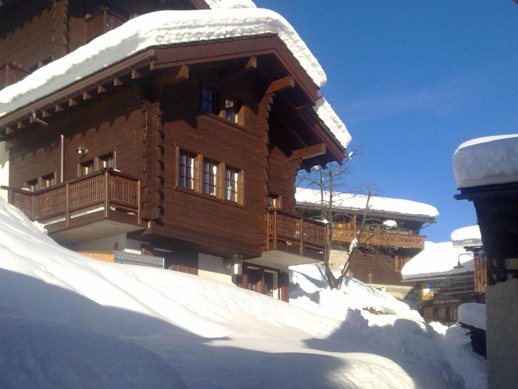Chalet Chalet A Coeur by Interhome 전경