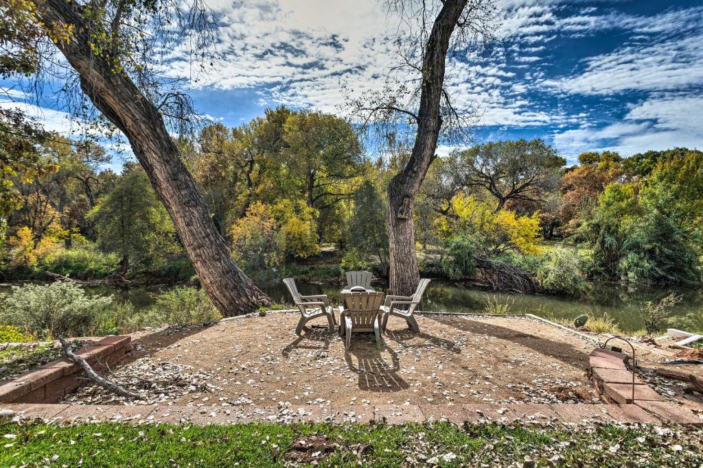 AZ Wine Country Retreat with Oak Creek Views!