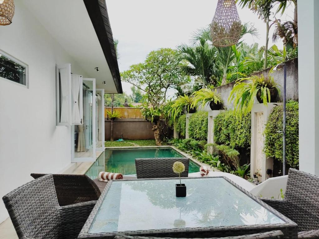Villa Putih Berawa photo