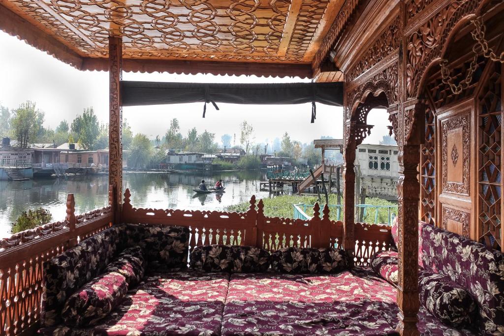 Omar Khayam HouseBoat Retreat photo
