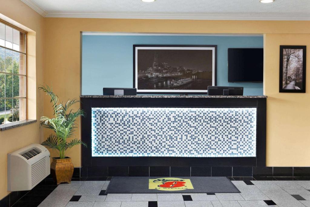 Super 8 By Wyndham Whites Creek/ Nashville Nw Area Photo 4