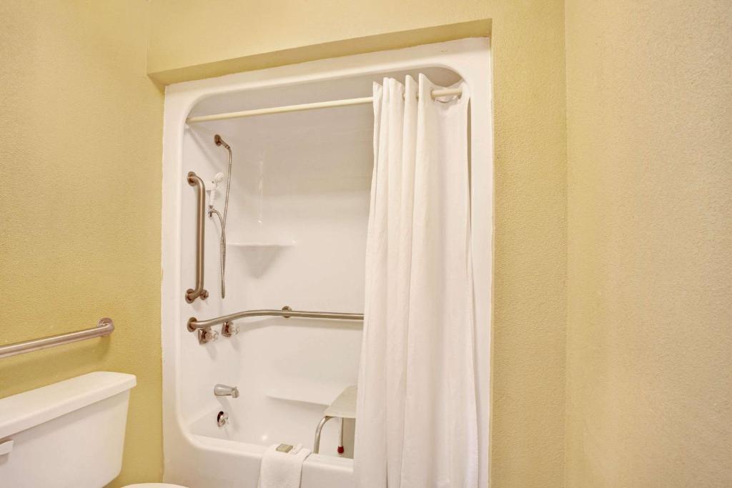 Super 8 By Wyndham Whites Creek/ Nashville Nw Area Photo 8