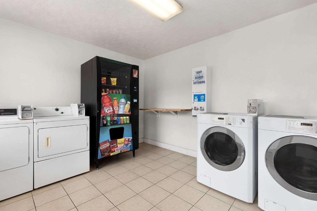 Super 8 By Wyndham Whites Creek/ Nashville Nw Area Photo 29