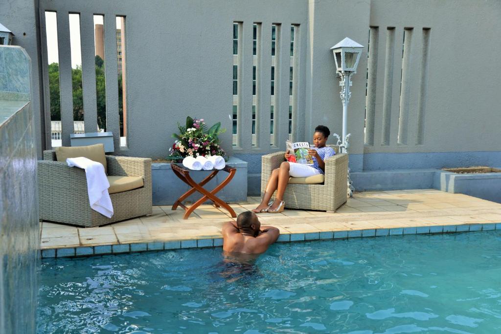 Cresta Jameson Hotel
