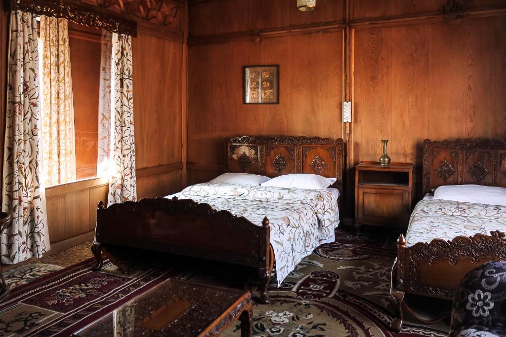 Omar Khayam HouseBoat Retreat photo