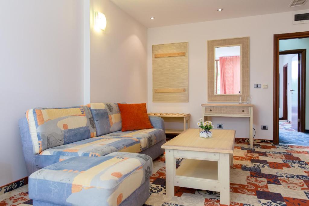 Hotel Koral — Hotel rooms in Varna, Varna Region