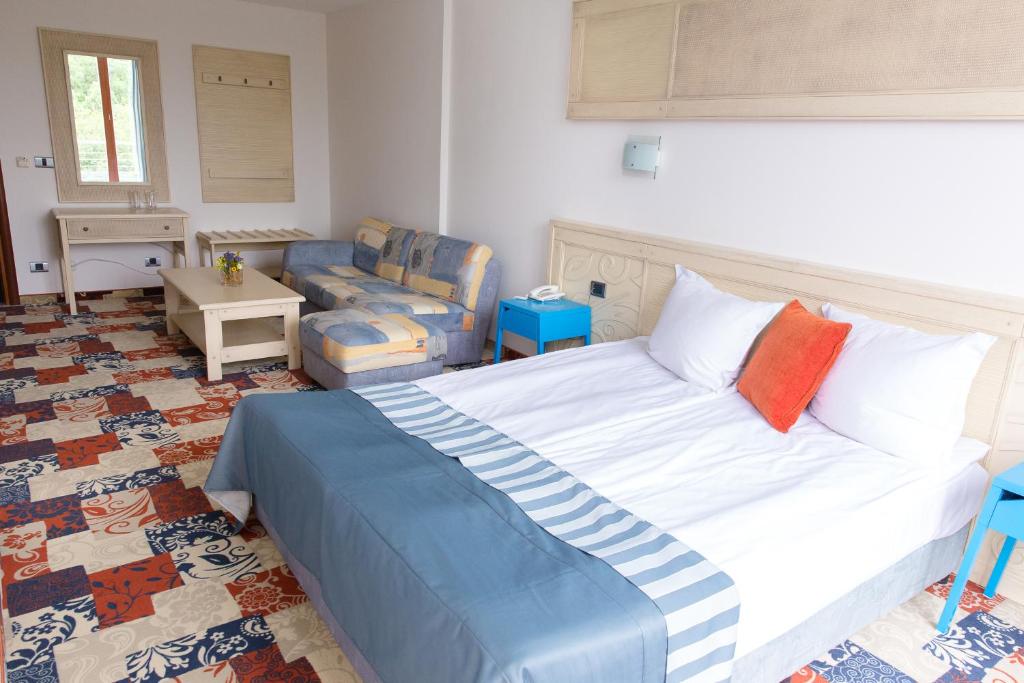 Hotel Koral — Hotel rooms in Varna, Varna Region