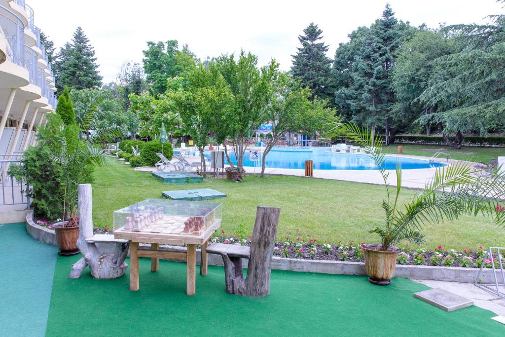 Hotel Koral — Swimming pool in Varna, Varna Region