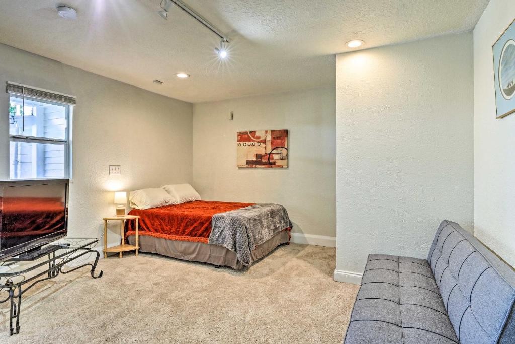 Downtown Studio Walk to Shopping and Dining! — Hotel in Haines City (FL)