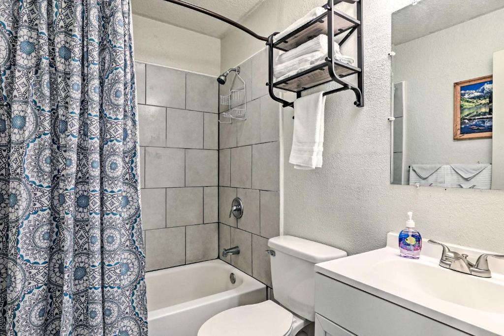 Downtown Studio Walk to Shopping and Dining! photo