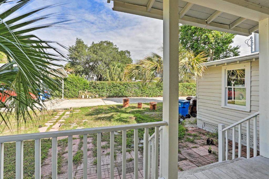 Downtown Studio Walk to Shopping and Dining! photo