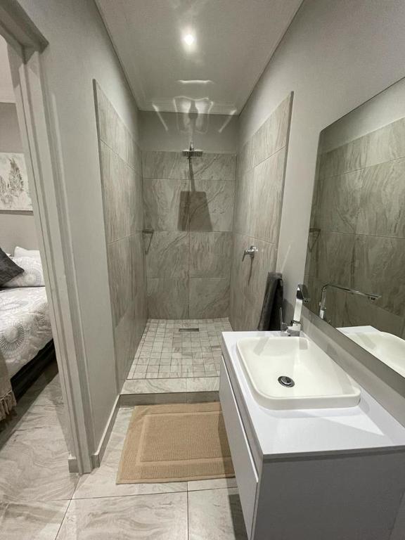 Guest house on Gillian Unit 4 photo