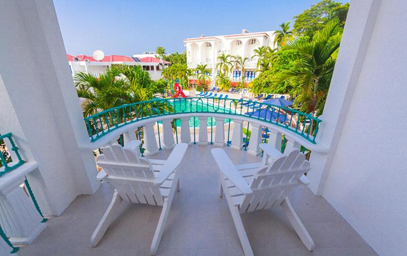 Franklyn D. Resort & Spa — Swimming pool in Runaway Bay