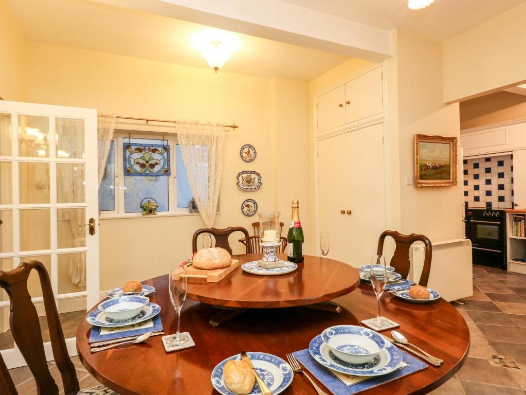 Old Gaol Cottage photo