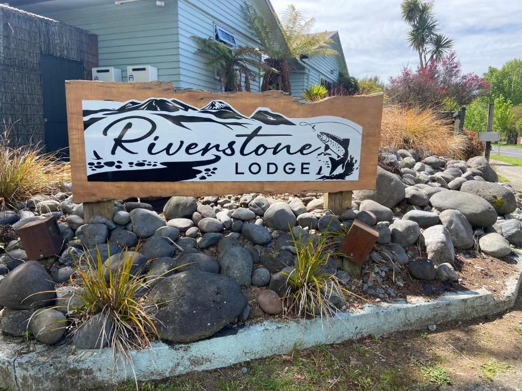 Riverstone Lodge, hotel in Turangi