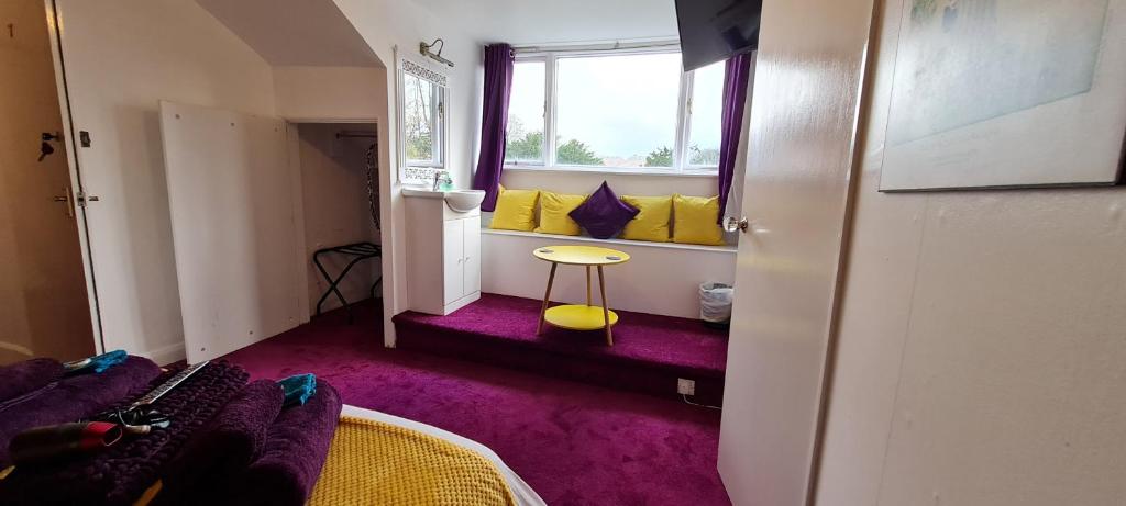 Large Double Room (2nd floor)