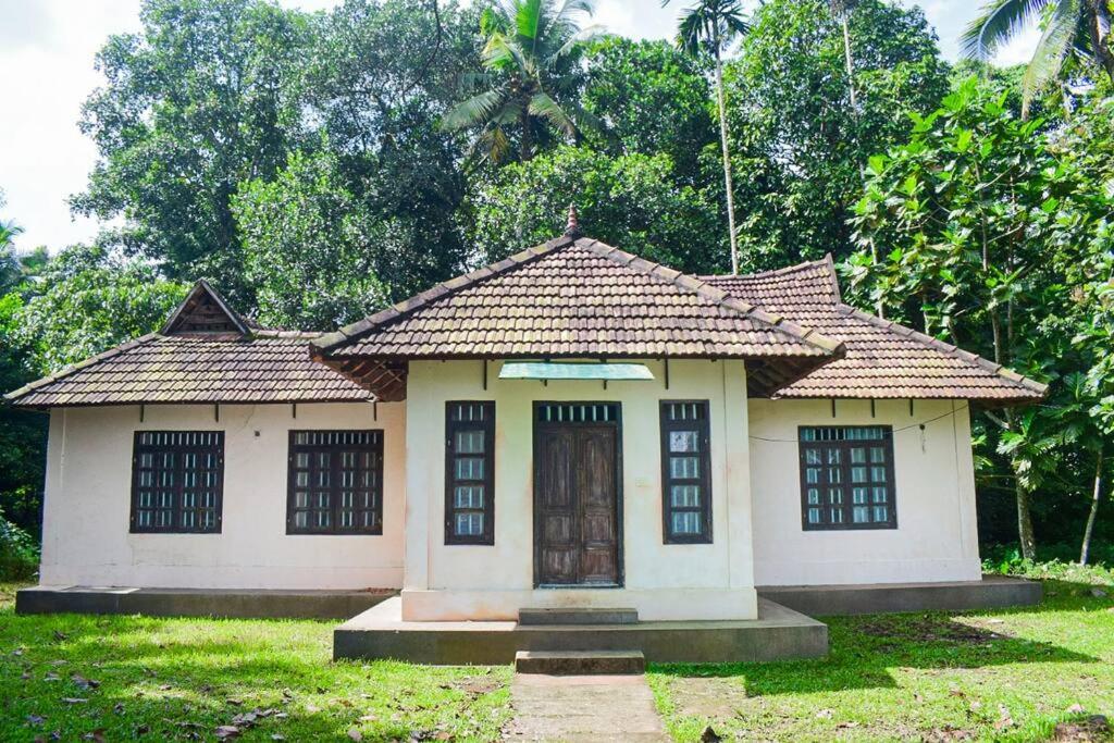 Meenachil Cliff. River Side home