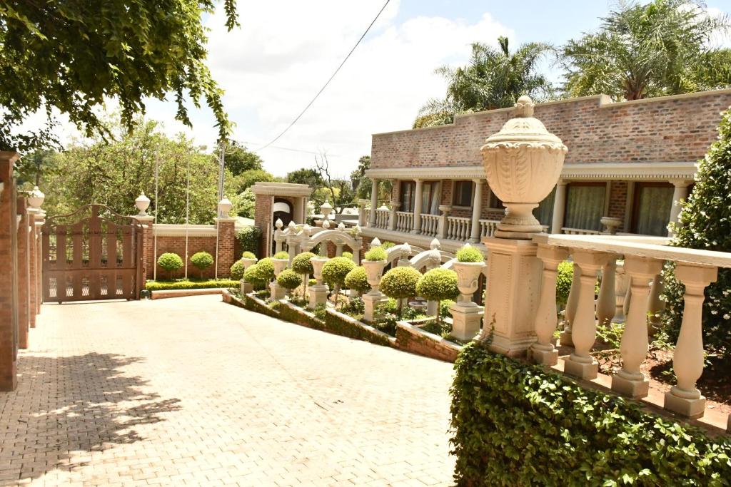 Spacious Self-Catering Apartment at Etuna Gardens.
