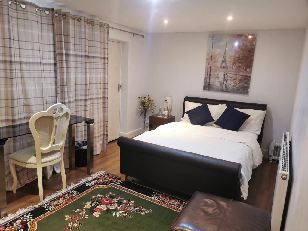 Peaceful Studio En-suite pvt entrance Garden free parking, Nottingham