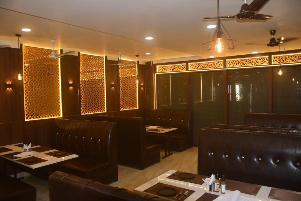 Hotel Krishna Inn & Banquet , Gorakhpur photo