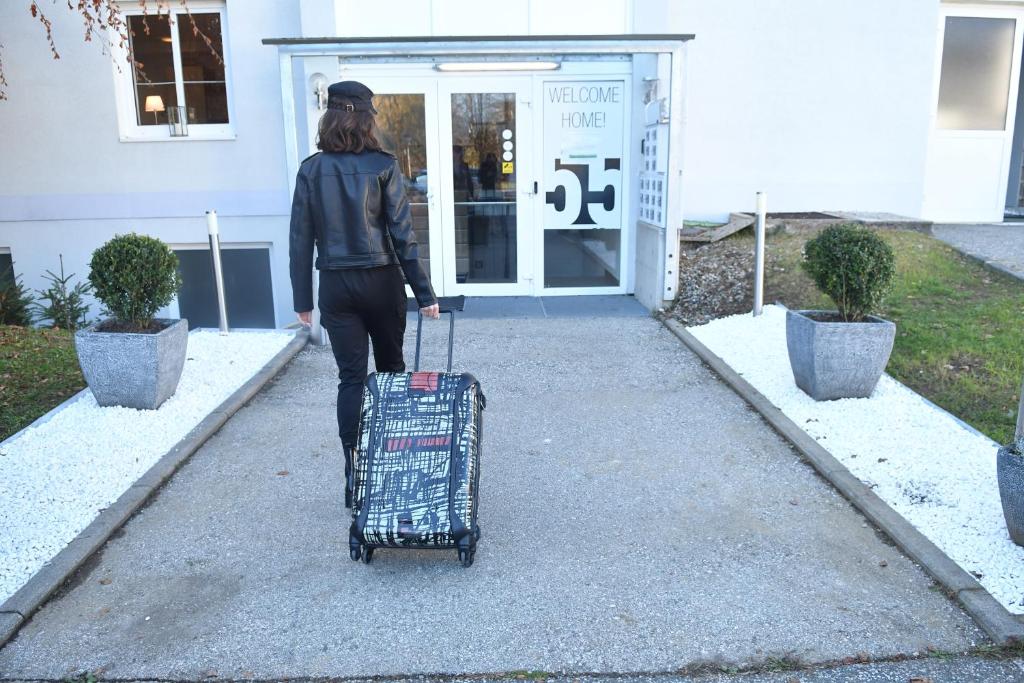 Motel55 - nettes Hotel mit Self Check-In in Villach, Warmbad photo