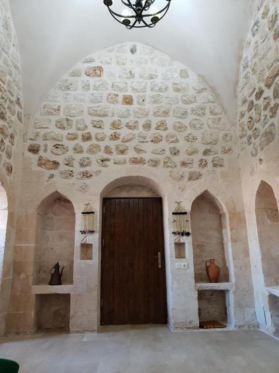 Mardin tarihi ulu Cami yanı, tarihi Konak photo