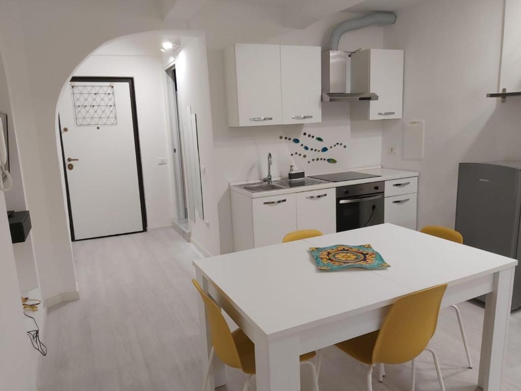 HOLIDAY HOUSE FIERAVECCHIA - 1