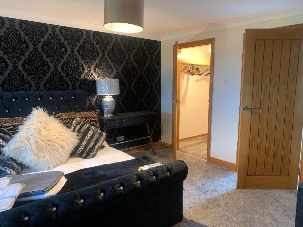 Luxury Commuting House from the M74 junction 8 Holiday home in