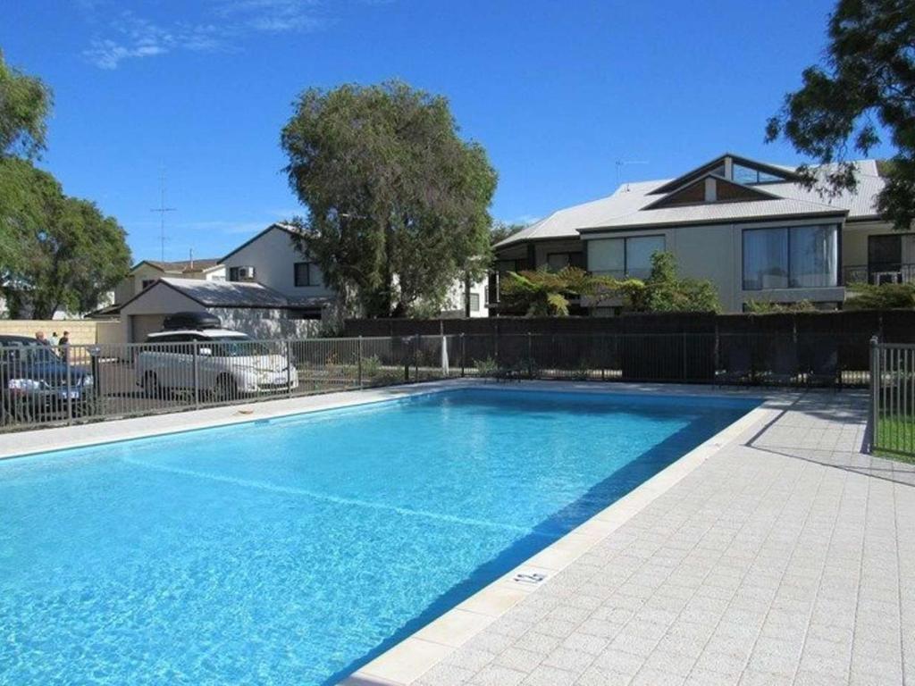 SixtySix at Cape View, Broadwater