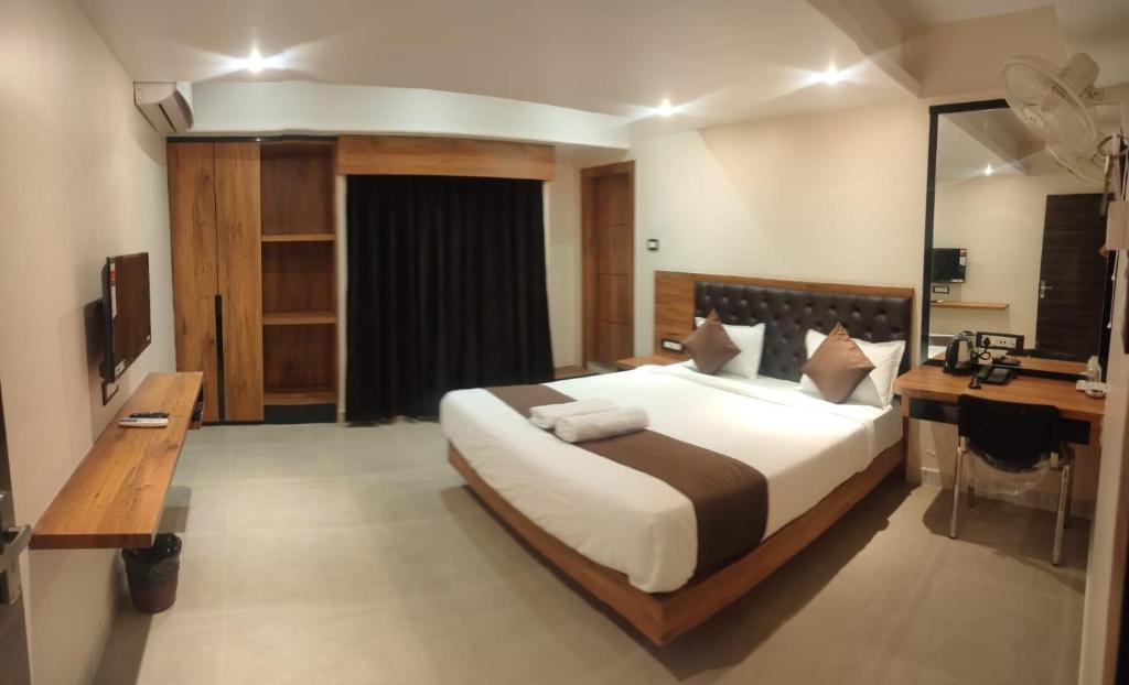 Aditya Inn photo