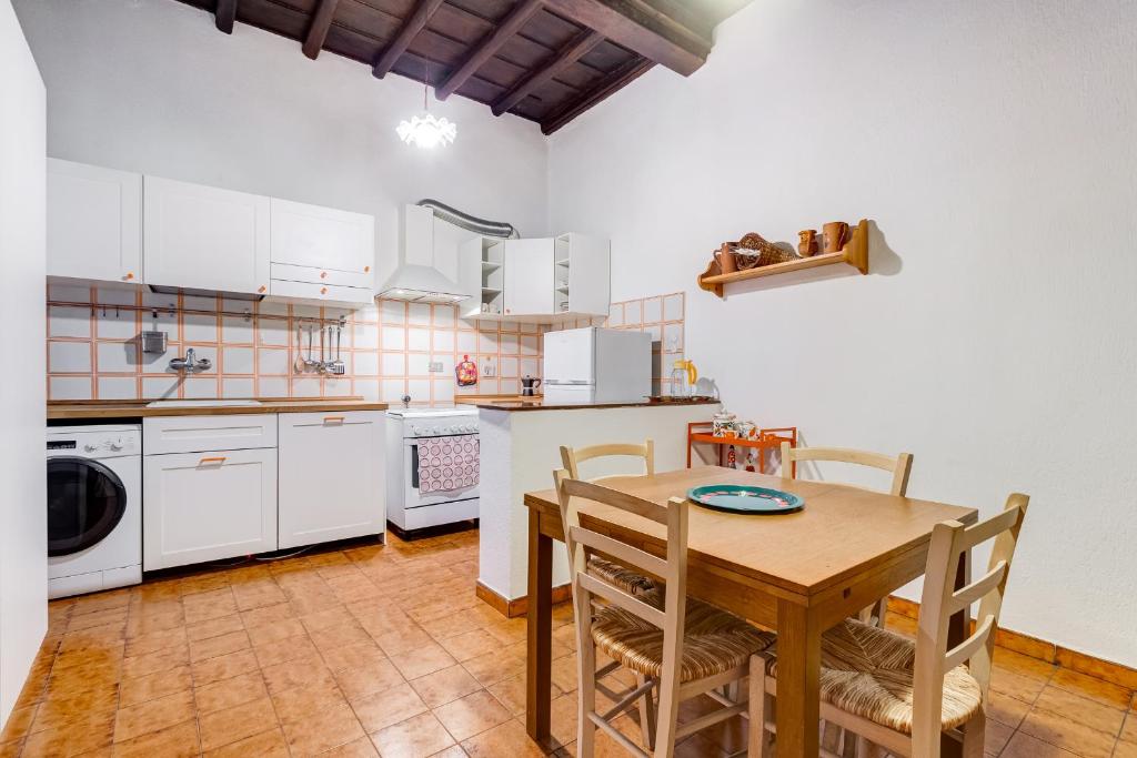 Spanish Steps Spacious Apartment - 5