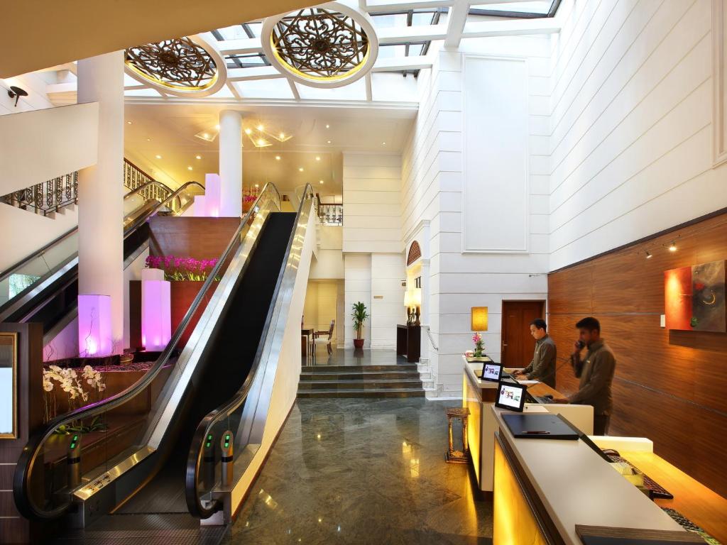 ヴィレッジ ホテル アルバートコート バイ ファー イースト ホスピタリティ (Village Hotel Albert Court by Far East Hospitality) フロント・ロビー