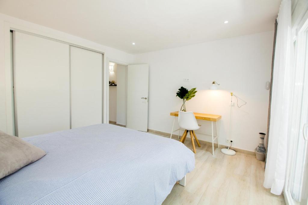 Perfectly located beachside apartment in Elviria Marbella - 2