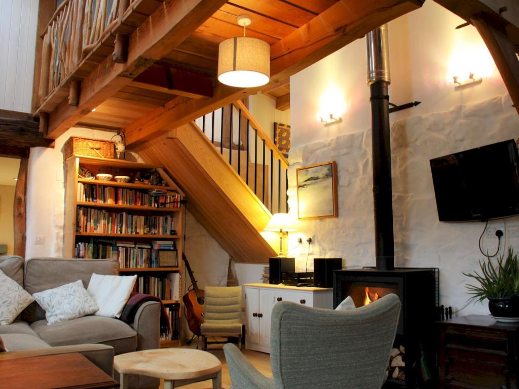 Pass The Keys Charming & Unique 3BR Cottage in Southern Scotland