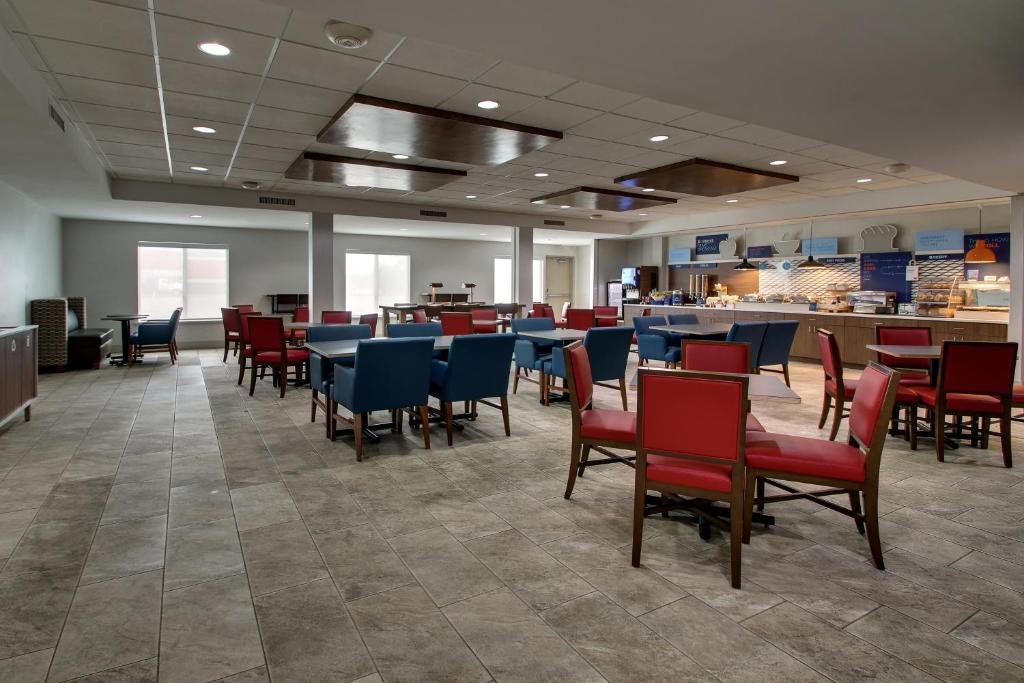 Holiday Inn Express & Suites Chicago North-Waukegan-Gurnee by IHG お料理のイメージ