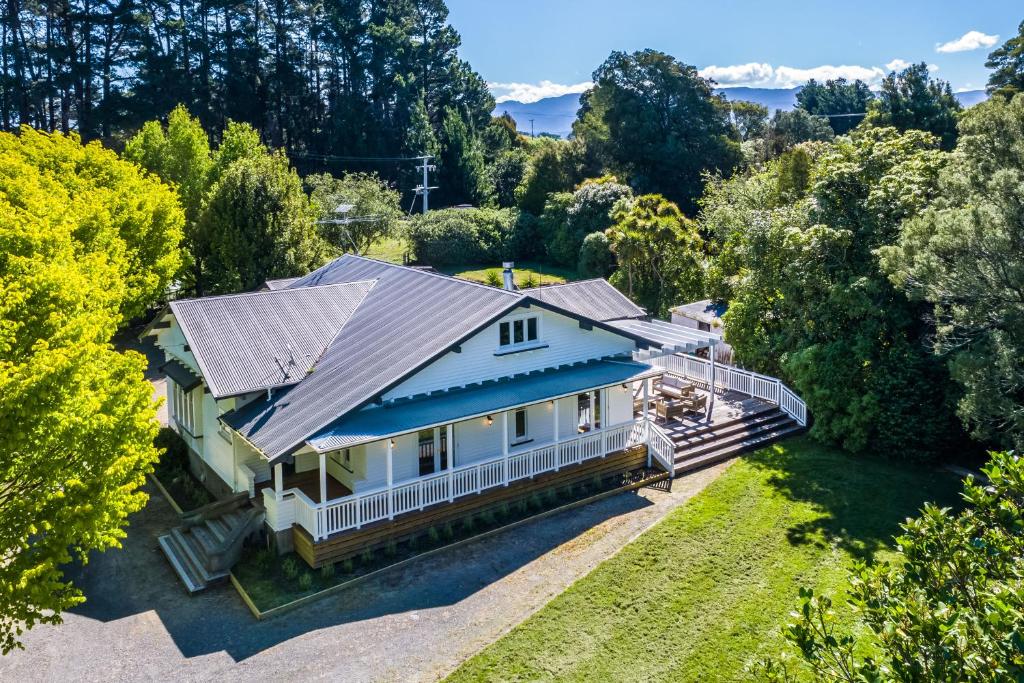 The Forest House, Pirinoa