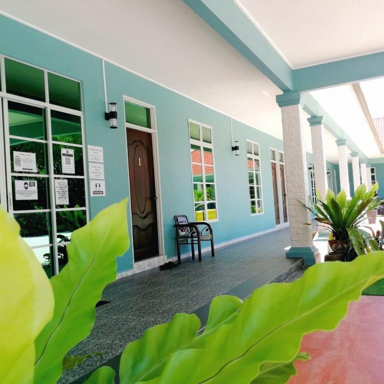 D'EMBUN INAP DESA BESUT, Kampung Raja