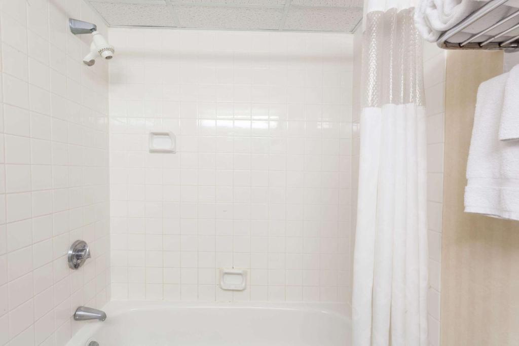 Ramada By Wyndham Fredericton Photo 14