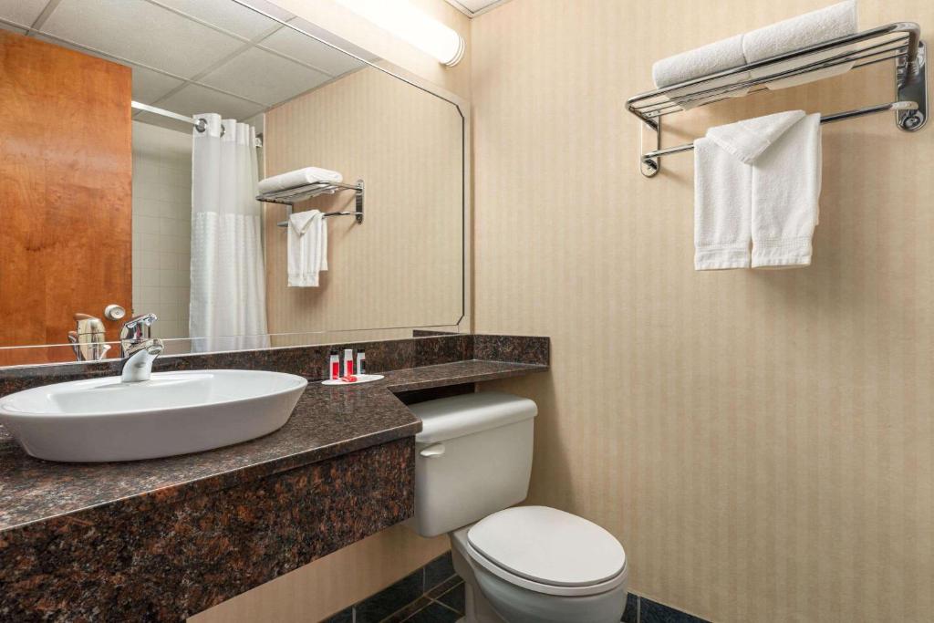 Ramada By Wyndham Fredericton Photo 31