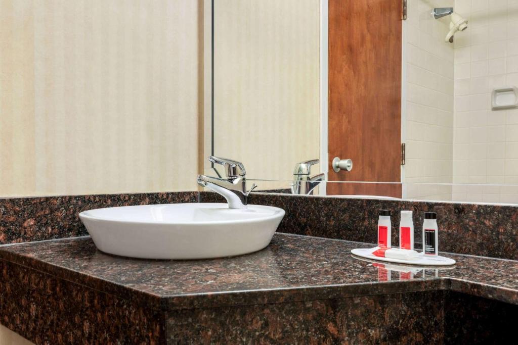 Ramada By Wyndham Fredericton Photo 34