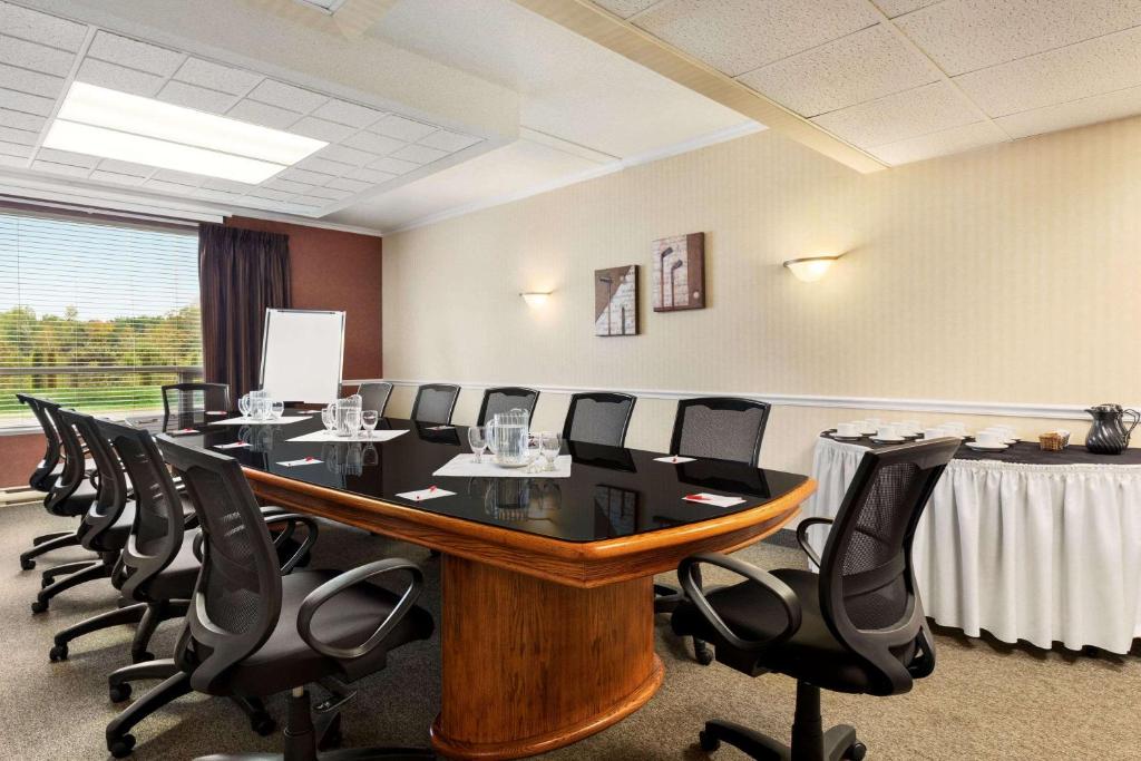 Ramada By Wyndham Fredericton Photo 44