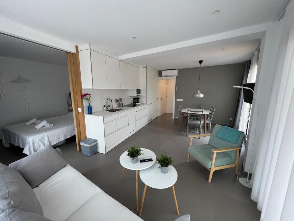 Beautiful apartment, sunny terrace, top floor with beach view or ground floor with terrace - 3