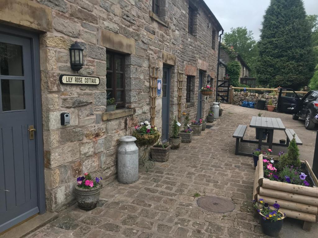 Waterside Cottages — Hotel in Cauldon