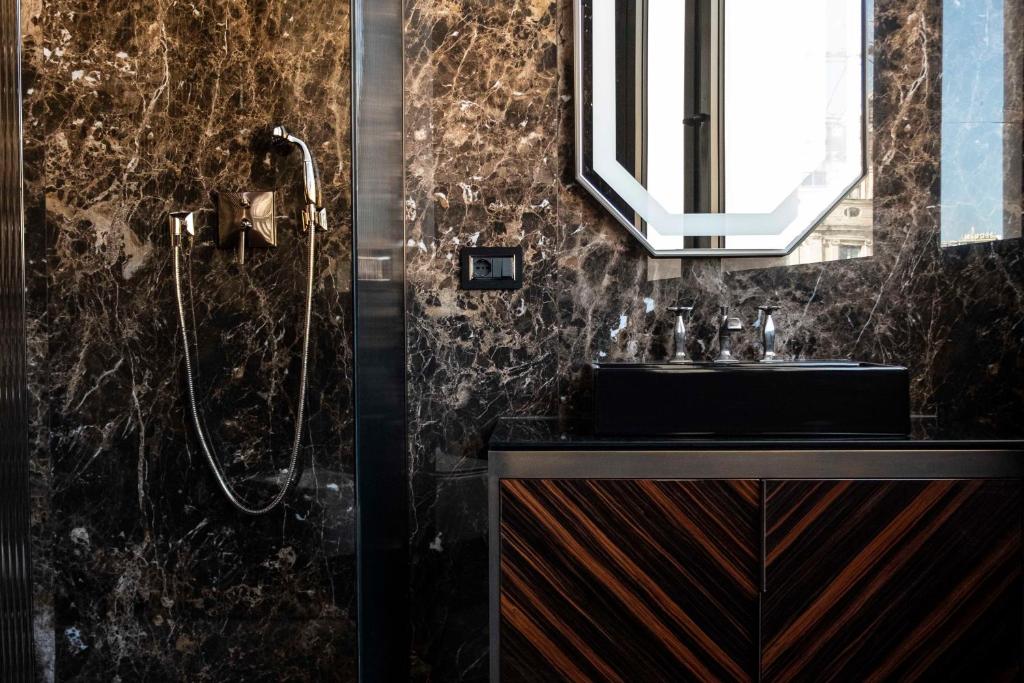 U-Visionary Roma Hotel photo
