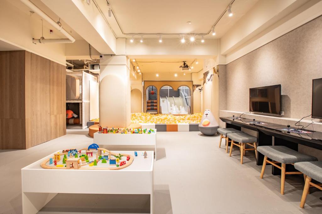 メガ ホテル (Mega Hotel)