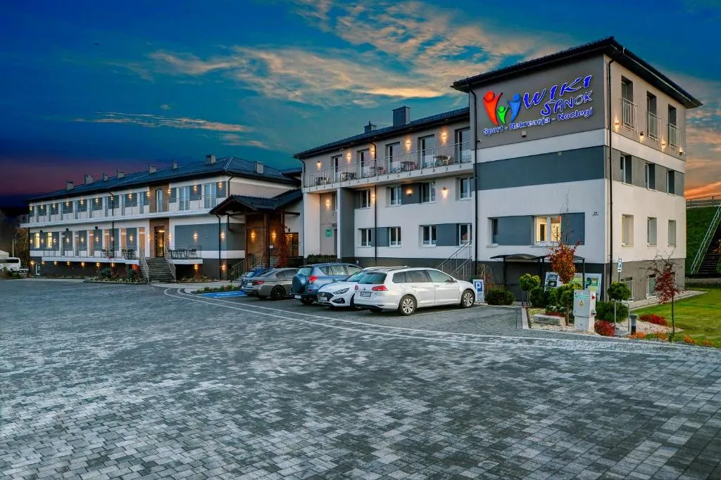 Hotel Wiki Sanok Events & Bowling，位于萨诺克的酒店