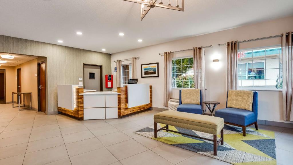 Best Western Sandy Inn Photo 19