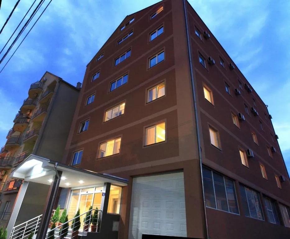锋凯斯波扎雷瓦茨酒店，位于波扎雷瓦茨的酒店