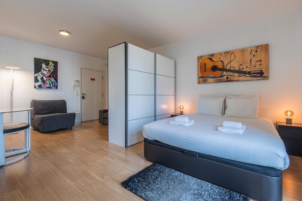Bright &amp; Comfy Flat in Lisbon by LovelyStay — Hotel in Lisbon